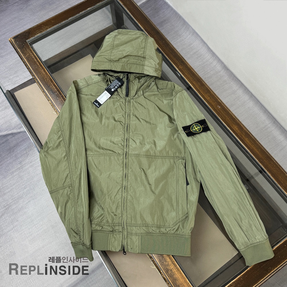 레플리카 명품 [STONE ISLAND] 스톤아일랜드 메탈 나일론 바람막이 후드 자켓 03 3컬러 남성용 - 앞면 실사