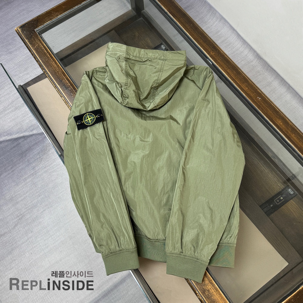 레플리카 명품 [STONE ISLAND] 스톤아일랜드 메탈 나일론 바람막이 후드 자켓 03 3컬러 남성용 - 착용샷 실사