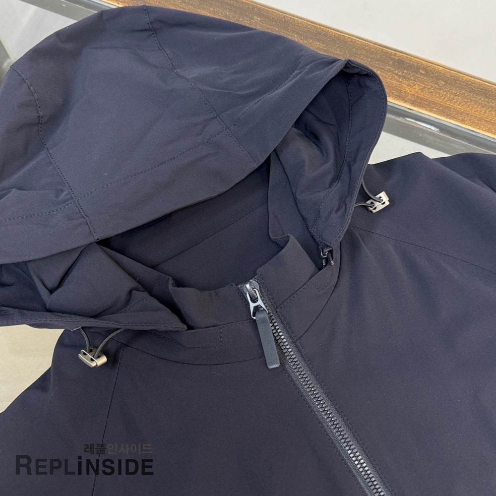 레플리카 명품 [PRADA] 프라다 바람막이 재킷 남성용 - 뒷면 실사