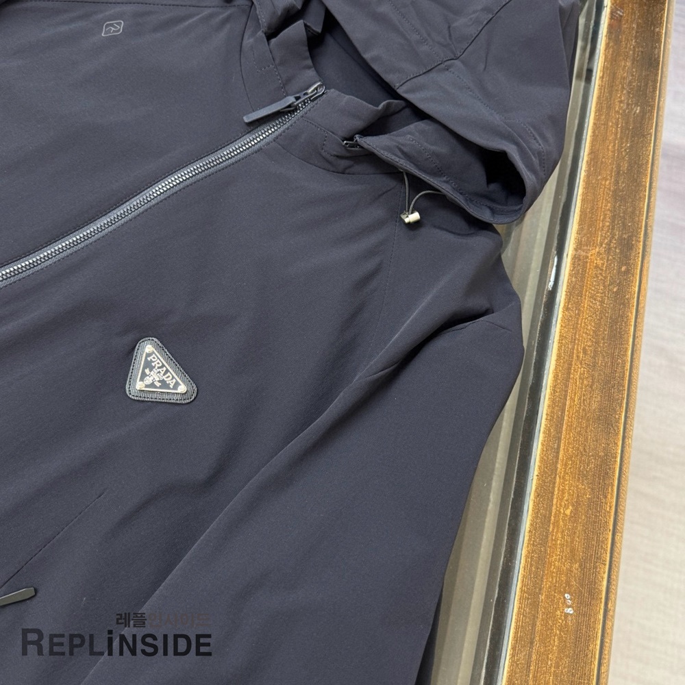 레플리카 명품 [PRADA] 프라다 바람막이 재킷 남성용 - 로고 실사