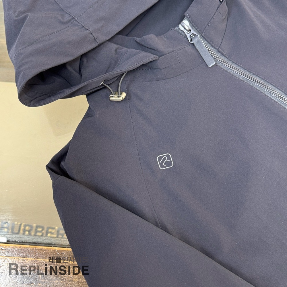 레플리카 명품 [PRADA] 프라다 바람막이 재킷 남성용 - 인솔 실사