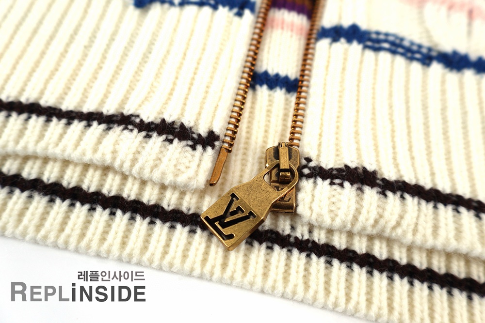 레플리카 명품 [LOUIS VUITTON] 루이비통 스트라이프드 케이블 니트 트랙 톱 남녀공용 - 뒷면 실사