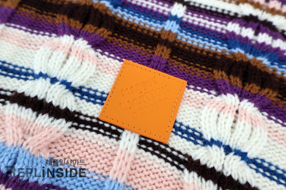 레플리카 명품 [LOUIS VUITTON] 루이비통 스트라이프드 케이블 니트 트랙 톱 남녀공용 - 로고 실사