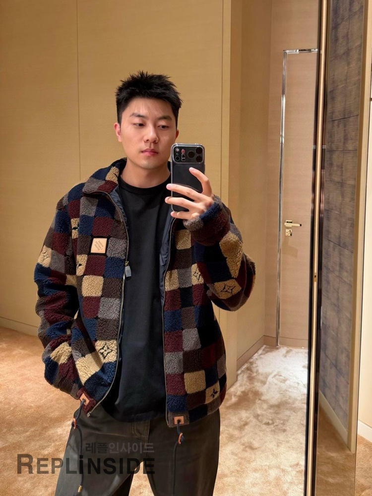 레플리카 명품 [LOUIS VUITTON] 루이비통 체크 다미에 플리스 집업 블루종 자켓 후리스 남성용 - 상세 이미지 실사 35