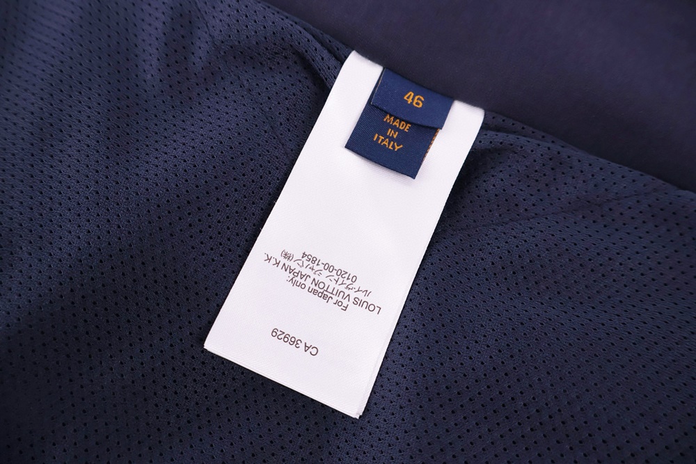 레플리카 명품 [LOUIS VUITTON] 루이비통 모노그램 엠보싱 재킷 남성용 - 전체 실사