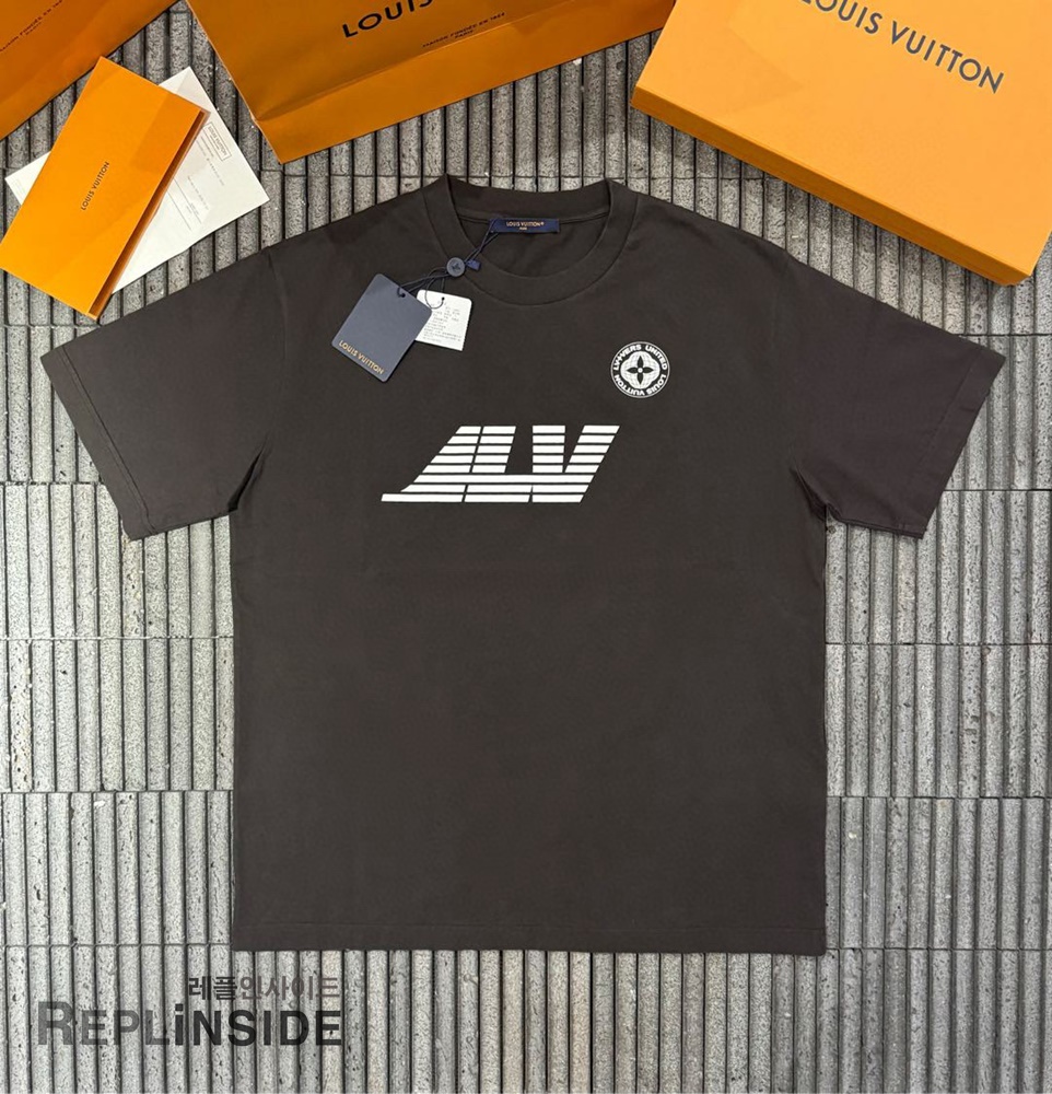 레플리카 명품 [LOUIS VUITTON] 루이비통 지구본 프린트 티셔츠 남성용 - 착용샷 실사