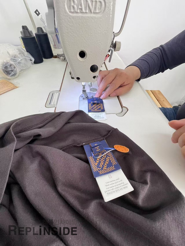 레플리카 명품 [LOUIS VUITTON] 루이비통 지구본 프린트 티셔츠 남성용 - 사이즈 실사