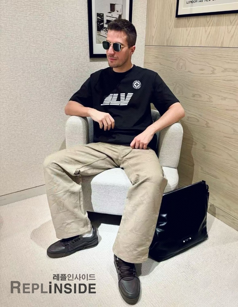 레플리카 명품 [LOUIS VUITTON] 루이비통 지구본 프린트 티셔츠 남성용 - 상세 이미지 실사 20