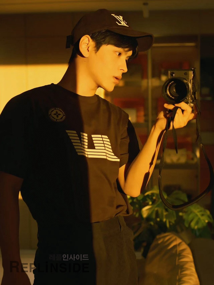 레플리카 명품 [LOUIS VUITTON] 루이비통 지구본 프린트 티셔츠 남성용 - 상세 이미지 실사 21