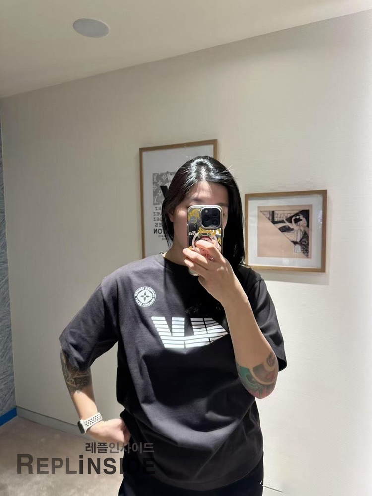 레플리카 명품 [LOUIS VUITTON] 루이비통 지구본 프린트 티셔츠 남성용 - 상세 이미지 실사 25