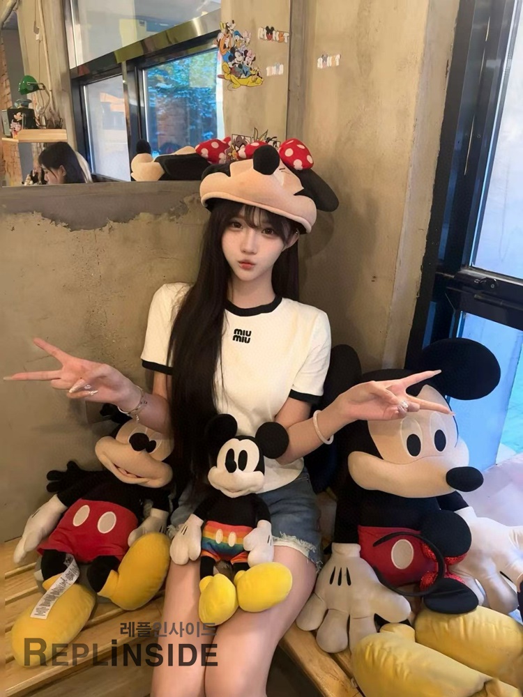 레플리카 명품 [MIUMIU] 미우미우 자수 로고 패치 티셔츠 화이트/블랙 2컬러 남녀공용 - 상세 이미지 실사 18