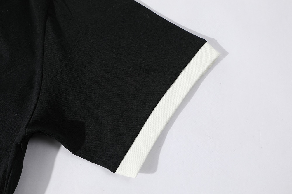 레플리카 명품 [MIUMIU] 미우미우 자수 로고 패치 티셔츠 화이트/블랙 2컬러 남녀공용 - 상세 이미지 실사 24