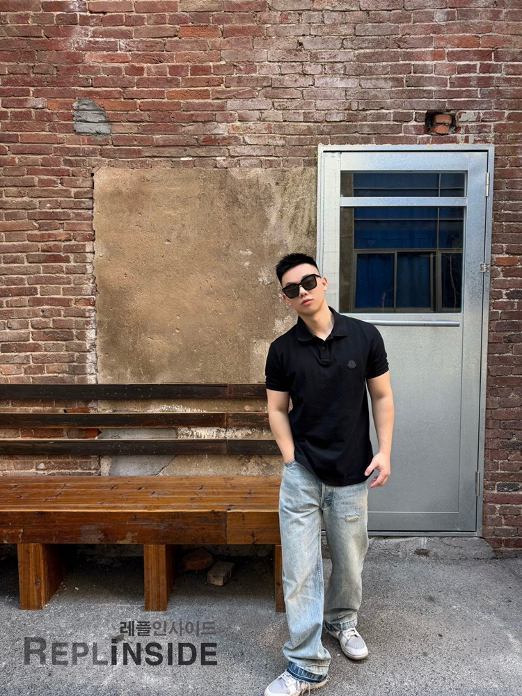 레플리카 명품 [MONCLER] 몽클레어 블랙 패치 피케 폴로셔츠 화이트/블랙 2컬러 남녀공용 - 상세 이미지 실사 27