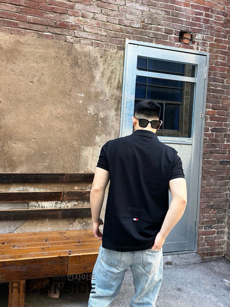 레플리카 명품 [MONCLER] 몽클레어 블랙 패치 피케 폴로셔츠 화이트/블랙 2컬러 남녀공용 - 상세 이미지 실사 31