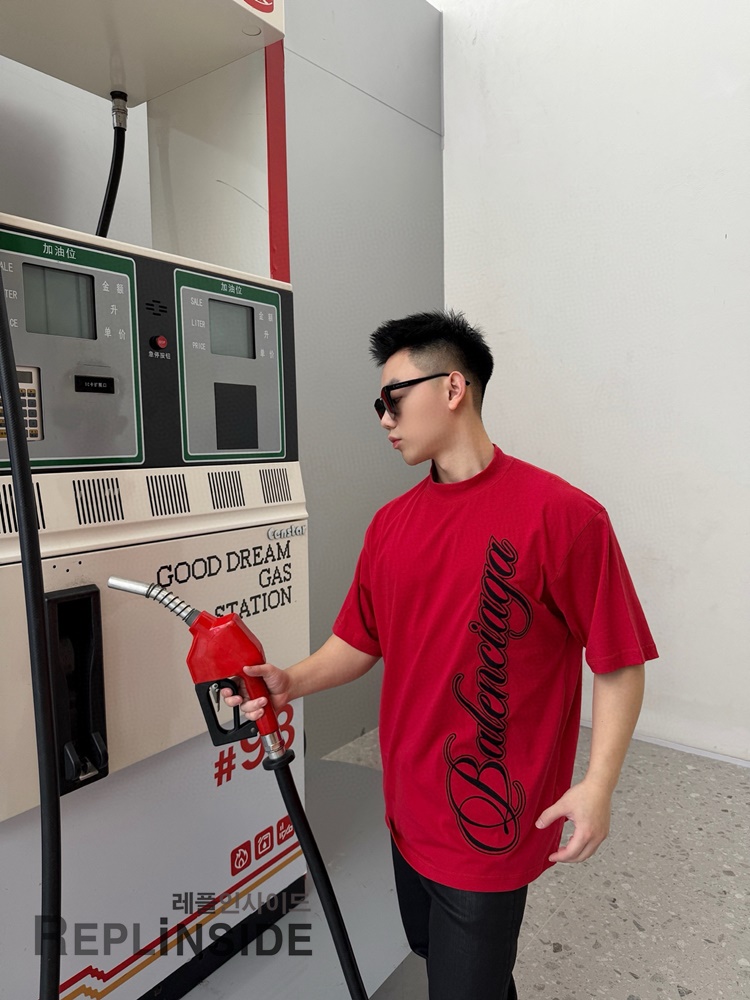 레플리카 명품 [BALENCIAGA] 발렌시아가 레드 반팔 티셔츠 남성용 - 포장 실사