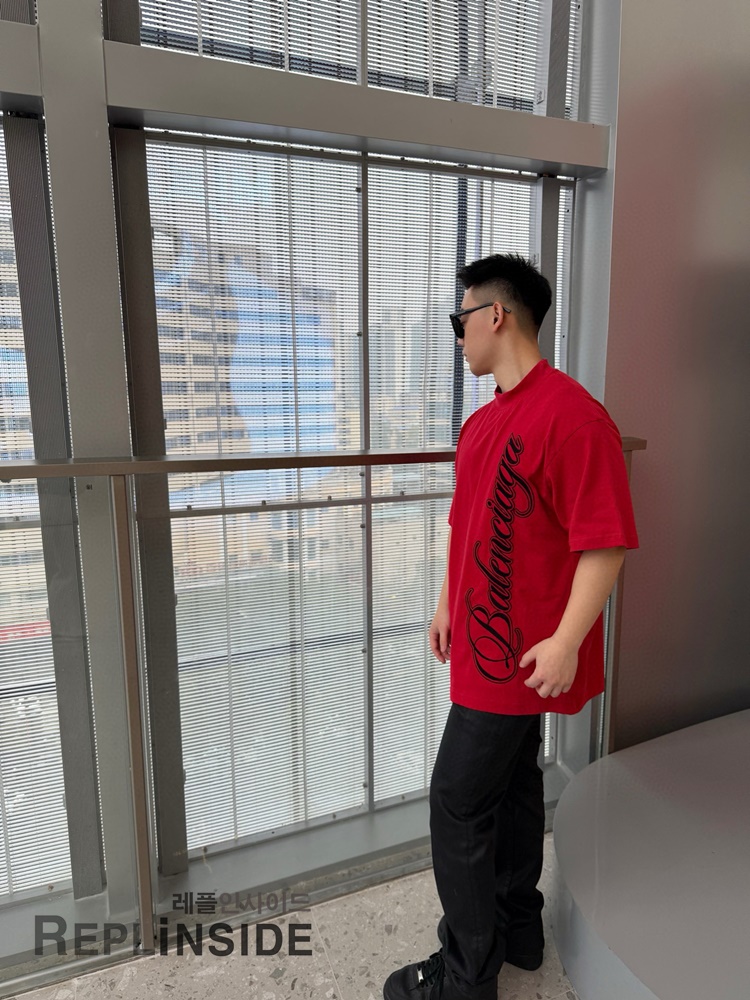 레플리카 명품 [BALENCIAGA] 발렌시아가 레드 반팔 티셔츠 남성용 - 상세 이미지 실사 18