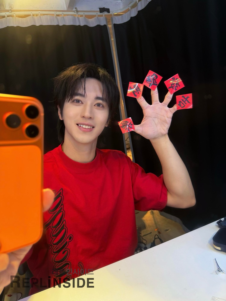 레플리카 명품 [BALENCIAGA] 발렌시아가 레드 반팔 티셔츠 남성용 - 상세 이미지 실사 28