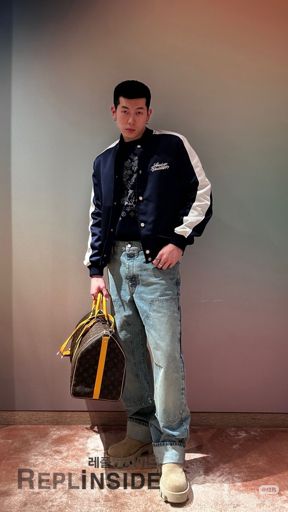 레플리카 명품 [LOUIS VUITTON] 루이비통 시그니처 자수 수베니어 자켓 (야구자켓) 남녀공용 - 라벨 실사