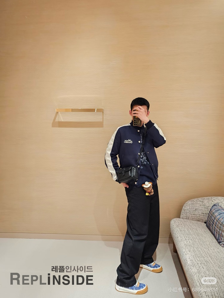 레플리카 명품 [LOUIS VUITTON] 루이비통 시그니처 자수 수베니어 자켓 (야구자켓) 남녀공용 - 상세 이미지 실사 19