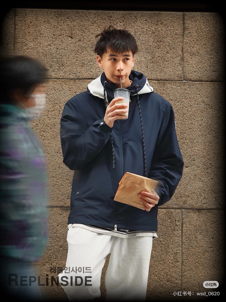 레플리카 명품 [MONCLER] 몽클레어 캡 야상 후드 바람막이 2컬러 네이비/화이트 2컬러 남녀공용 - 상세 이미지 실사 32