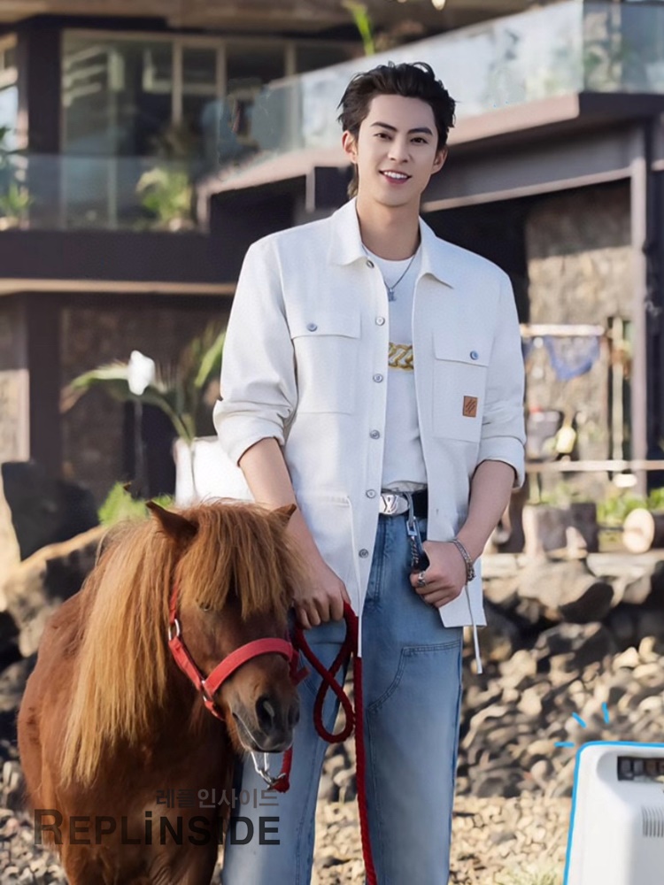 레플리카 명품 [LOUIS VUITTON] 루이비통 시그니처 자카드 오버셔츠 남성용 - 착용샷 실사