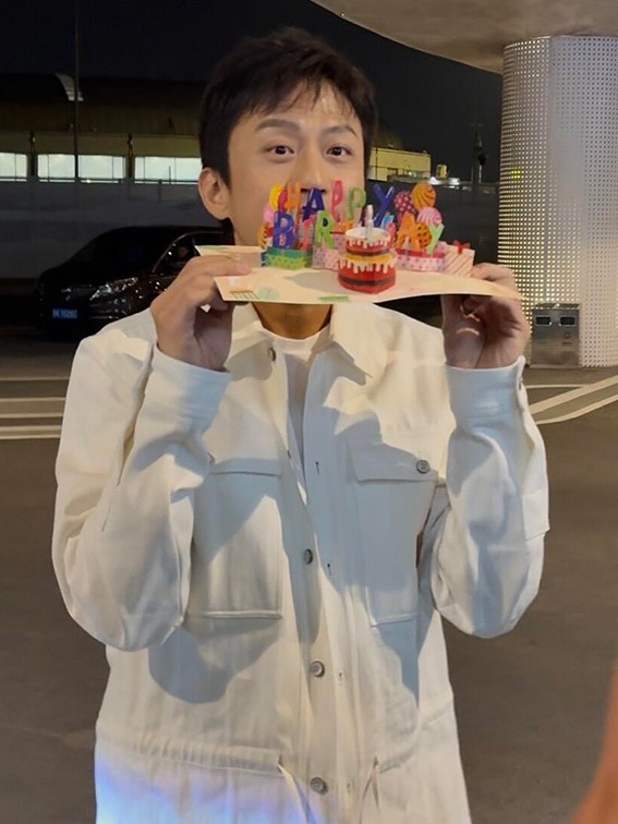 레플리카 명품 [LOUIS VUITTON] 루이비통 시그니처 자카드 오버셔츠 남성용 - 소재 실사