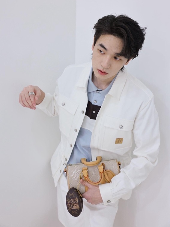 레플리카 명품 [LOUIS VUITTON] 루이비통 시그니처 자카드 오버셔츠 남성용 - 상세 이미지 실사 24