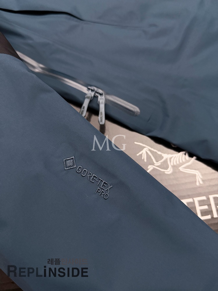 레플리카 명품 [ARCTERY] 아크테릭스 알파 ALPHA SV 8 자켓 3컬러 남녀공용 - 뒷면 실사