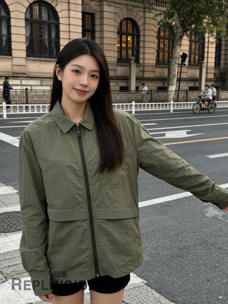 레플리카 명품 [LOUIS VUITTON] 루이비통 글램핑 슬리브드 셔츠 남성용 - 착용샷 실사