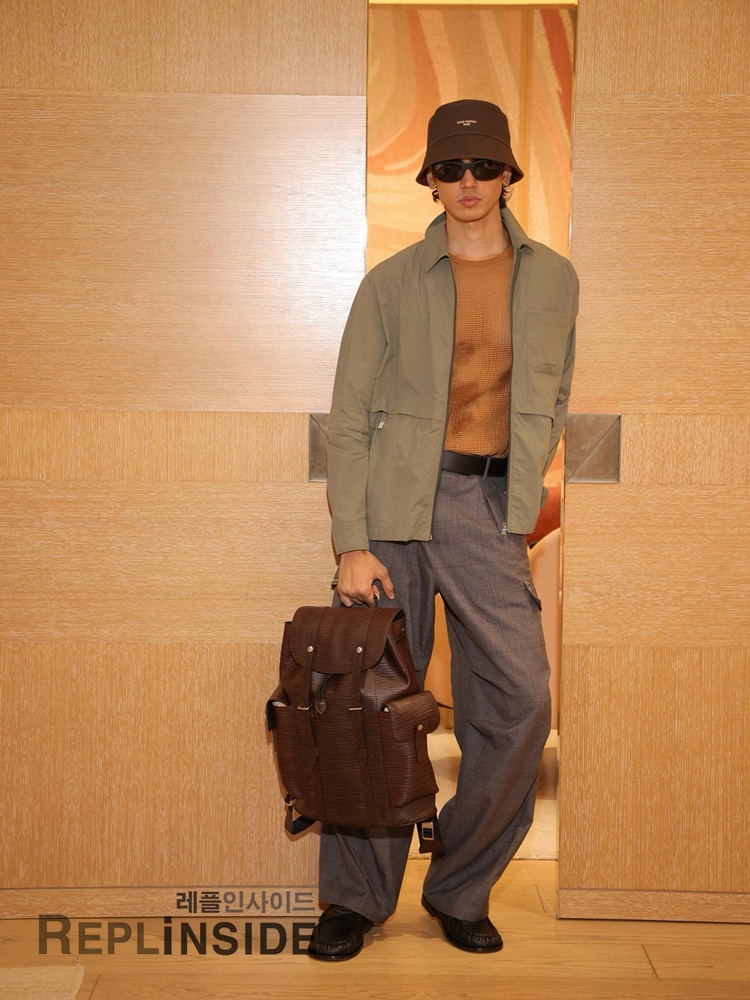 레플리카 명품 [LOUIS VUITTON] 루이비통 글램핑 슬리브드 셔츠 남성용 - 상세 이미지 실사 20