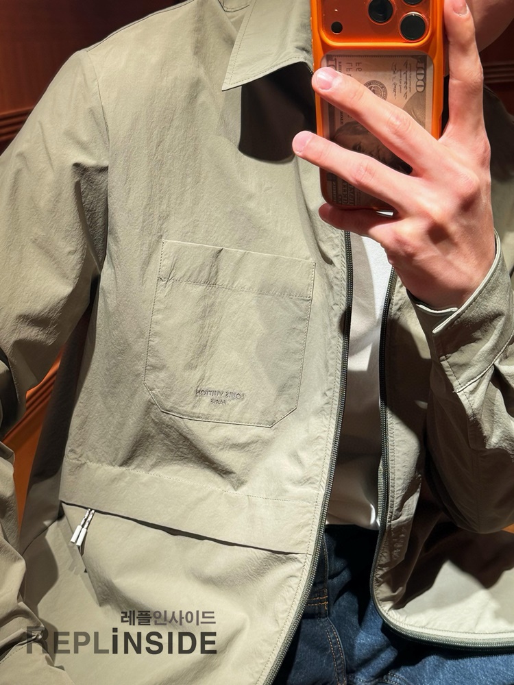 레플리카 명품 [LOUIS VUITTON] 루이비통 글램핑 슬리브드 셔츠 남성용 - 상세 이미지 실사 21