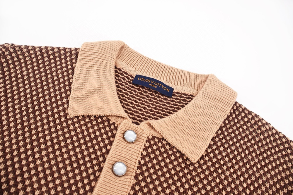 레플리카 명품 [LOUIS VUITTON] 루이비통 시그니처 쇼트 슬리브 니트 매쉬 폴로 티셔츠 남녀공용 - 뒷면 실사