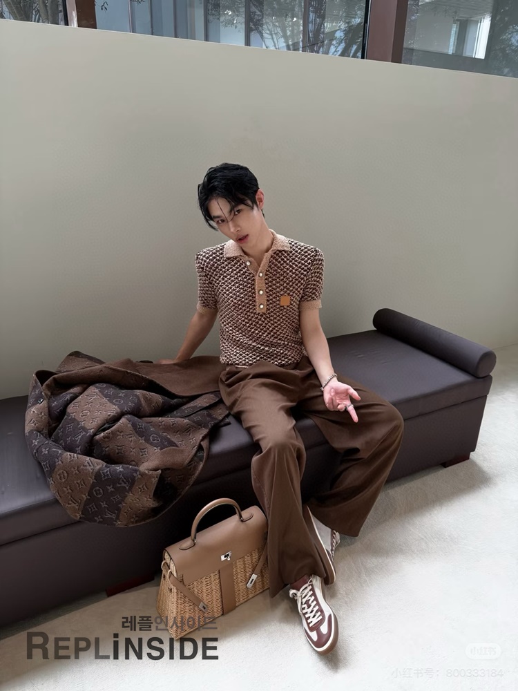 레플리카 명품 [LOUIS VUITTON] 루이비통 시그니처 쇼트 슬리브 니트 매쉬 폴로 티셔츠 남녀공용 - 디테일 실사