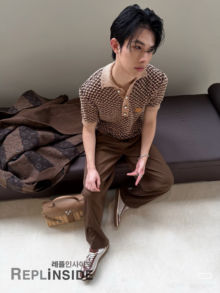 레플리카 명품 [LOUIS VUITTON] 루이비통 시그니처 쇼트 슬리브 니트 매쉬 폴로 티셔츠 남녀공용 - 소재 실사