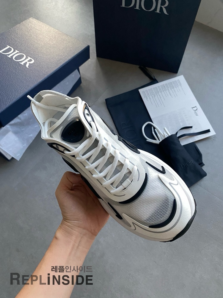 레플리카 명품 [DIOR] 디올 B30 오블리크 로우 스니커즈 남성용 - 밑창 실사