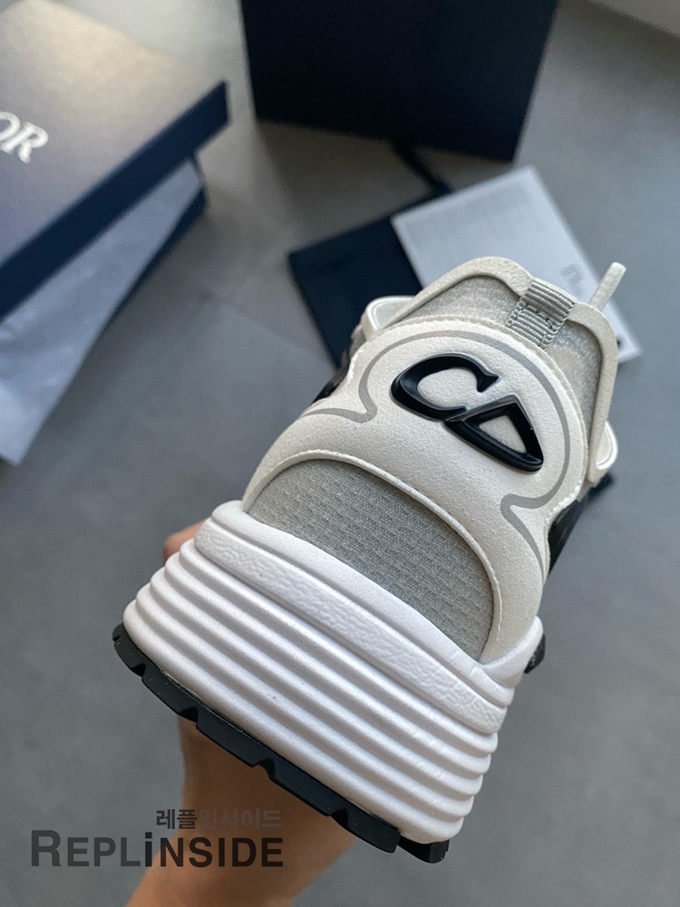 레플리카 명품 [DIOR] 디올 B30 오블리크 로우 스니커즈 남성용 - 착용샷 실사