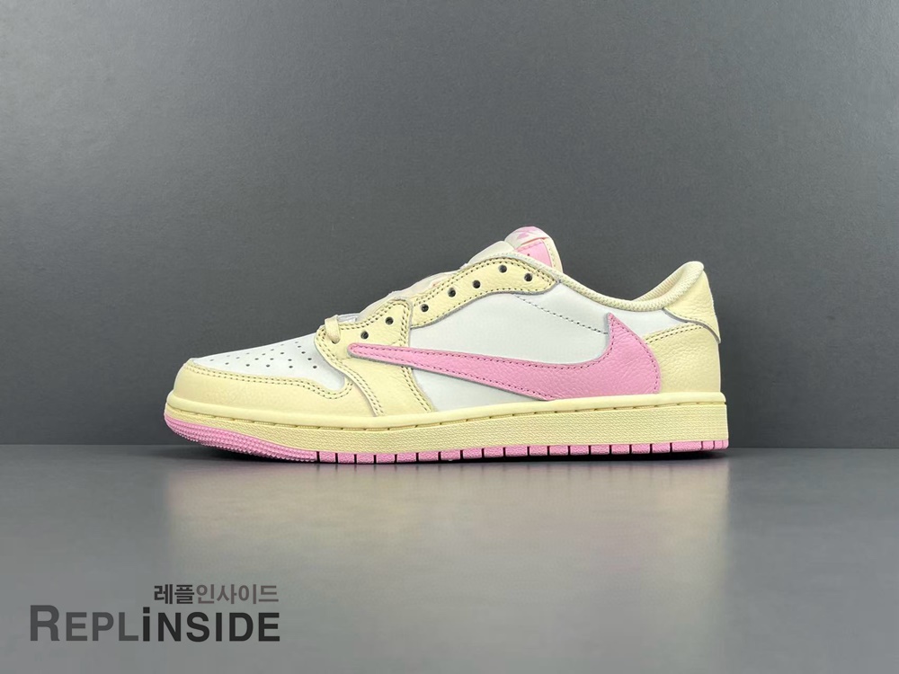 레플리카 명품 [AIR JORDAN] 트래비스 스캇 x 에어조던1 로우 OG SP 샤이 핑크 IQ7604-100 남녀공용 (OG공장) - 앞면 실사