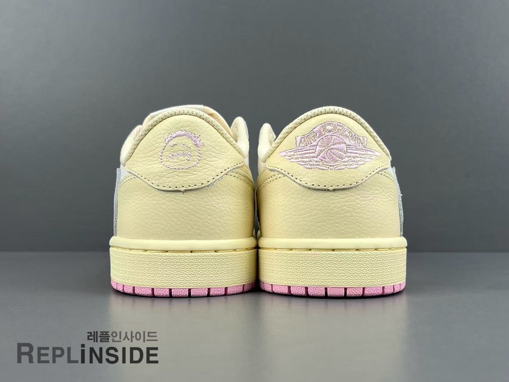 레플리카 명품 [AIR JORDAN] 트래비스 스캇 x 에어조던1 로우 OG SP 샤이 핑크 IQ7604-100 남녀공용 (OG공장) - 뒷면 실사