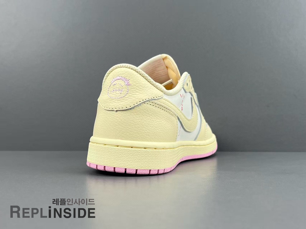 레플리카 명품 [AIR JORDAN] 트래비스 스캇 x 에어조던1 로우 OG SP 샤이 핑크 IQ7604-100 남녀공용 (OG공장) - 밑창 실사