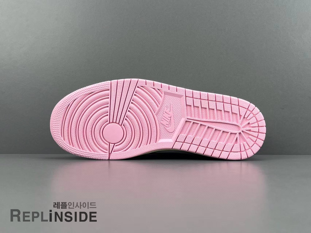 레플리카 명품 [AIR JORDAN] 트래비스 스캇 x 에어조던1 로우 OG SP 샤이 핑크 IQ7604-100 남녀공용 (OG공장) - 박스 실사