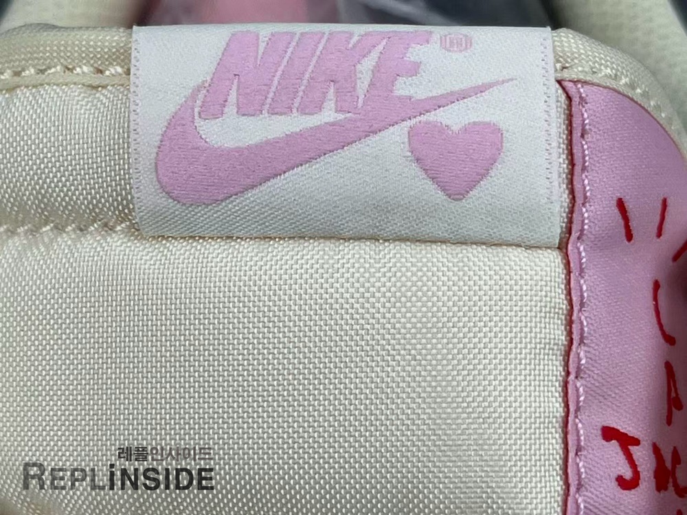 레플리카 명품 [AIR JORDAN] 트래비스 스캇 x 에어조던1 로우 OG SP 샤이 핑크 IQ7604-100 남녀공용 (OG공장) - 사이즈 실사