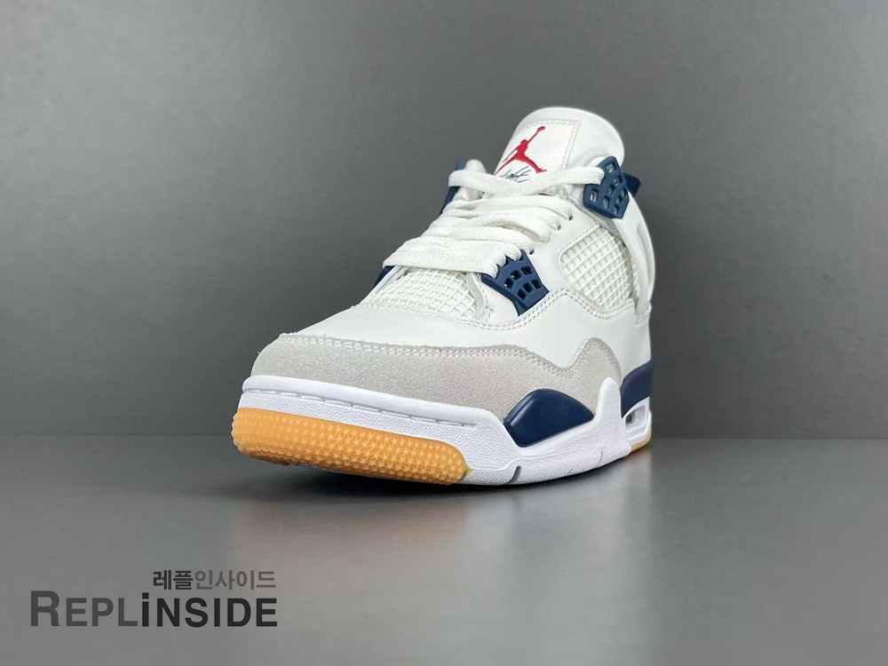 에어조던4 X 나이키 SB 서밋 화이트 네이비 DR5415-100, 레플리카스캇, 레플리카운동화, AJ4, SB, 실사, 착샷, 남성스니커즈, 인기, 리셀, 구매, 리뷰