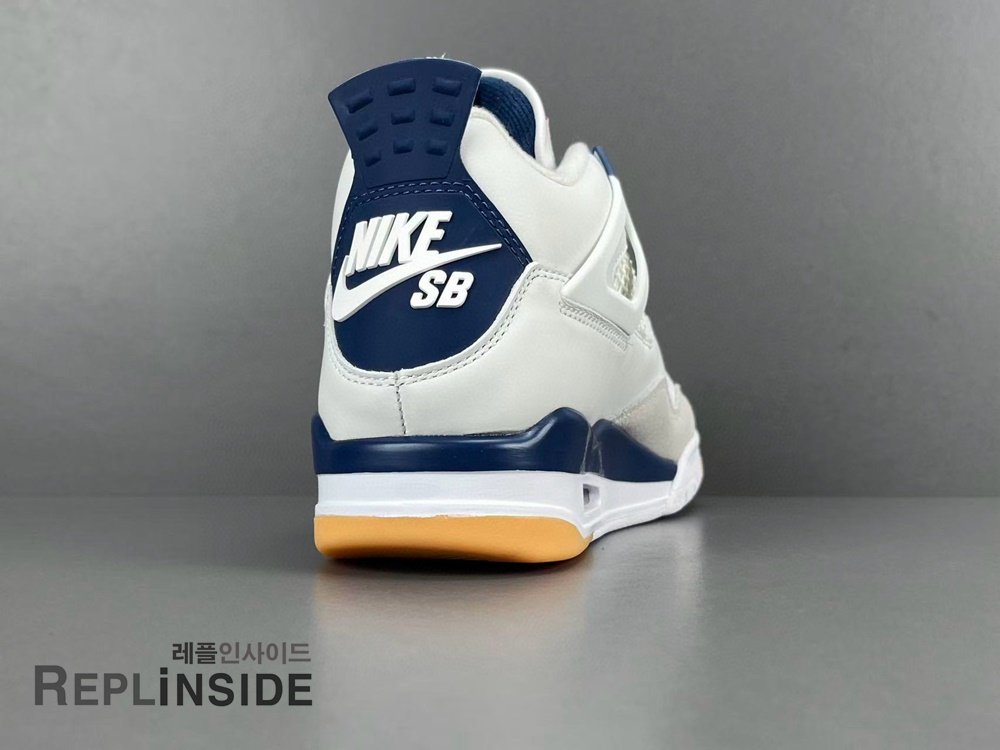 Air Jordan 4 x Nike SB Summit White Navy DR5415-100, 레플리카스니커즈, 레플리카신발, AJ4, SB, 실사, 착샷, 남성스니커즈, 인기, 리셀, 구매, 리뷰