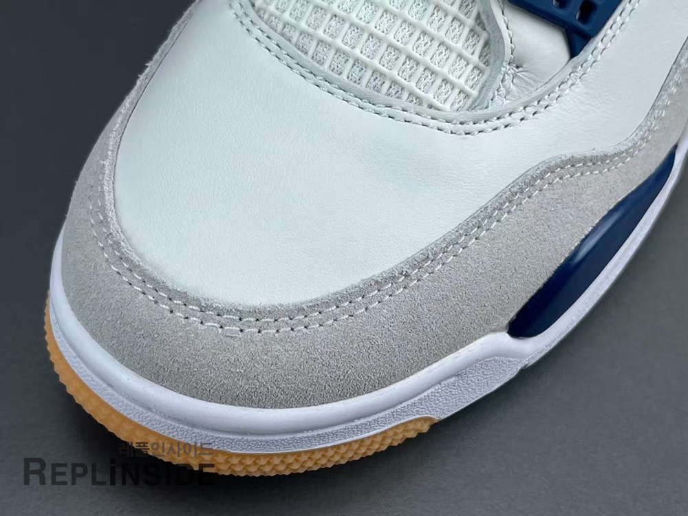 에어조던4 X 나이키 SB 서밋 화이트 네이비 DR5415-100, 레플리카스캇, 레플리카운동화, AJ4, SB, 실사, 착샷, 남성스니커즈, 인기, 리셀, 구매, 리뷰