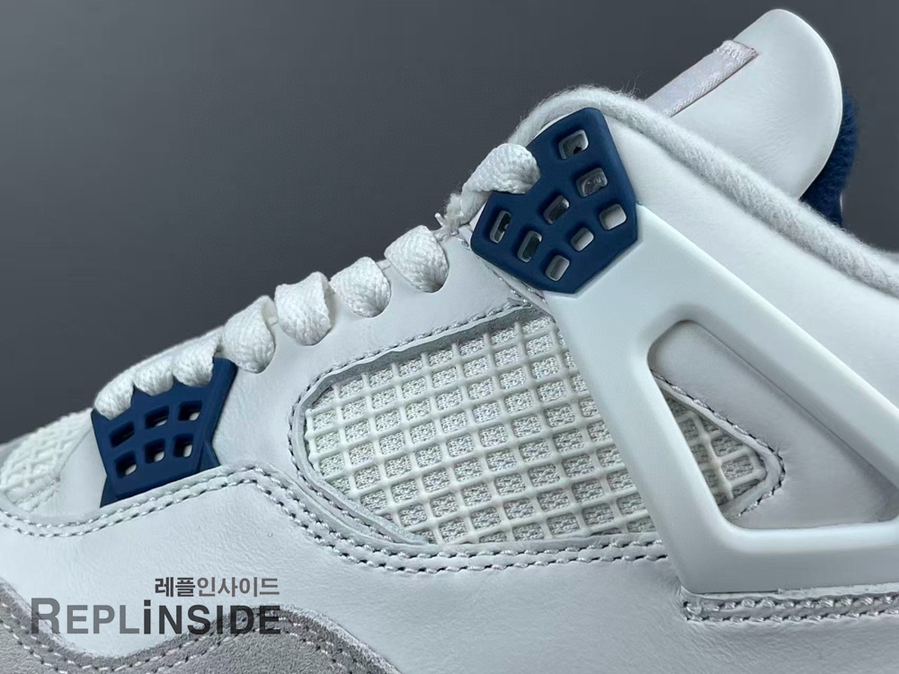 Air Jordan 4 x Nike SB Summit White Navy DR5415-100, 레플리카스니커즈, 레플리카신발, AJ4, SB, 실사, 착샷, 남성스니커즈, 인기, 리셀, 구매, 리뷰