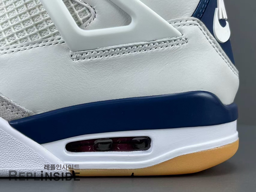 에어조던4 X 나이키 SB 서밋 화이트 네이비 DR5415-100, 레플리카스캇, 레플리카운동화, AJ4, SB, 실사, 착샷, 남성스니커즈, 인기, 리셀, 구매, 리뷰