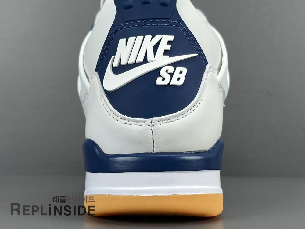 Air Jordan 4 x Nike SB Summit White Navy DR5415-100, 레플리카스니커즈, 레플리카신발, AJ4, SB, 실사, 착샷, 남성스니커즈, 인기, 리셀, 구매, 리뷰