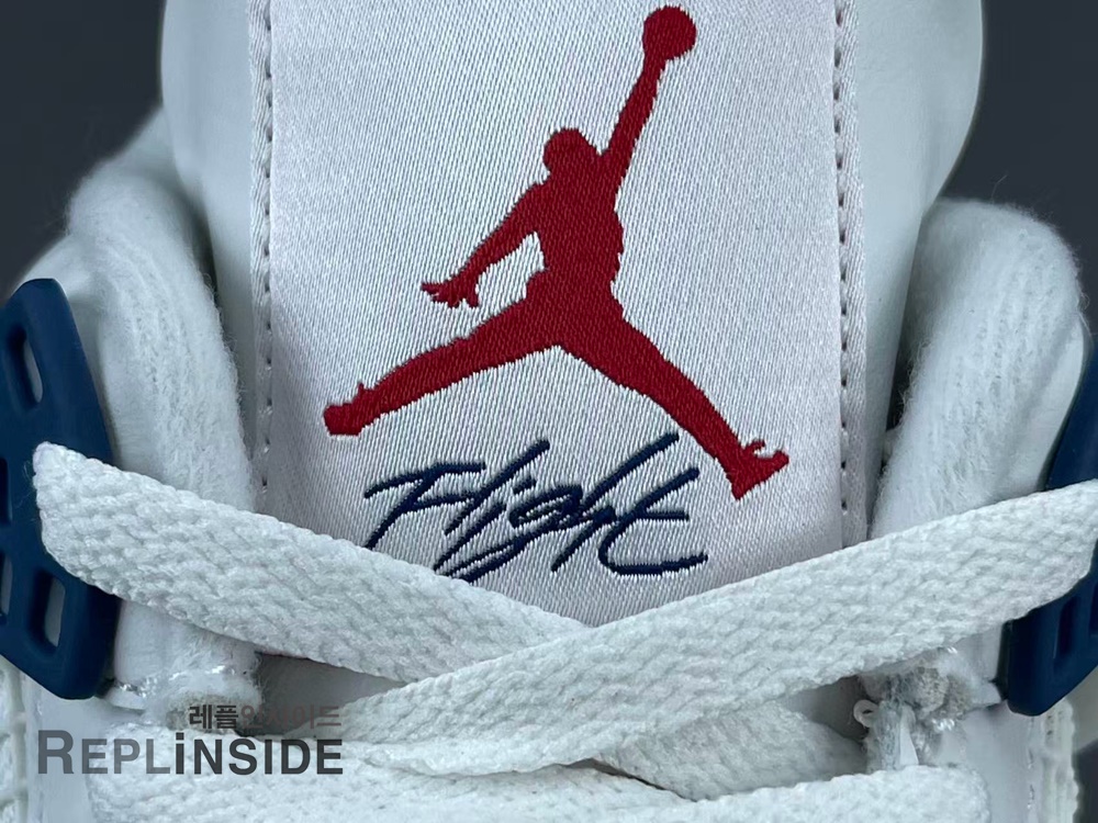에어조던4 X 나이키 SB 서밋 화이트 네이비 DR5415-100, 레플리카스캇, 레플리카운동화, AJ4, SB, 실사, 착샷, 남성스니커즈, 인기, 리셀, 구매, 리뷰