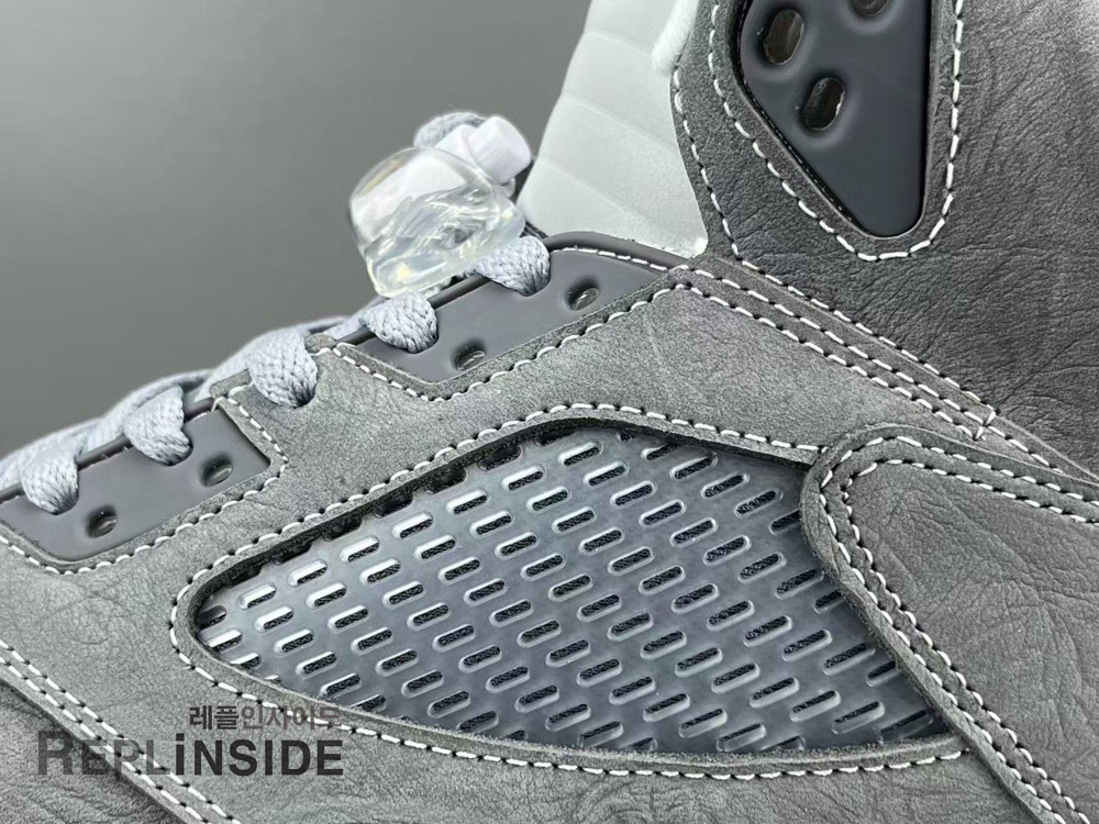 AJ5 울프 그레이, 레플리카스니커즈, 레플리카신발, 에어조던5, 실사, 착샷, 남성스니커즈, 인기, 리셀, 구매, 리뷰