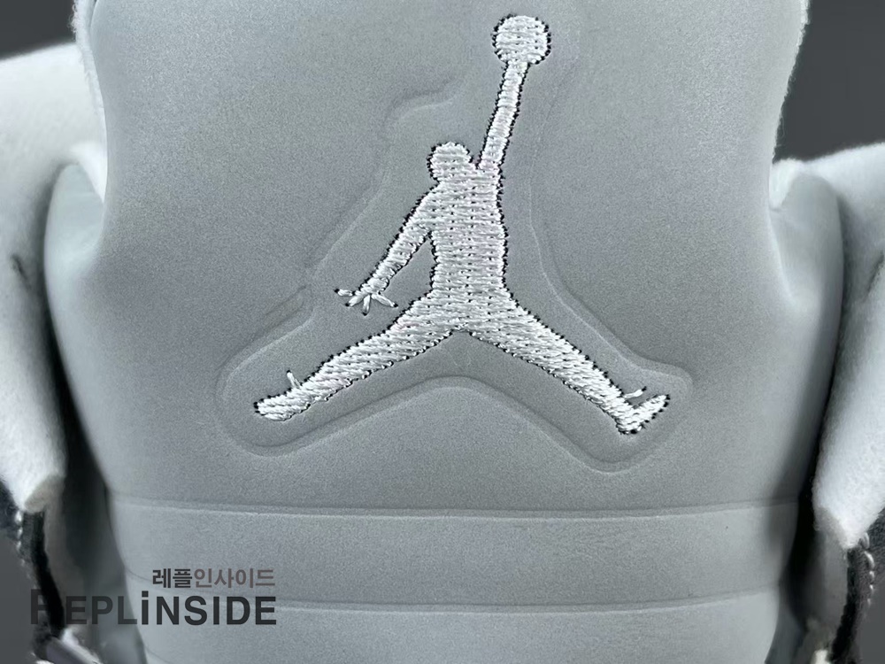 AJ5 울프 그레이, 레플리카스캇, 레플리카운동화, 에어조던5 DD0587-002, 실사, 착샷, 남성스니커즈, 인기, 리셀, 구매, 리뷰